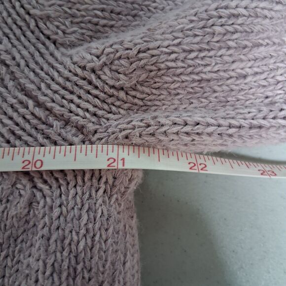 Women’s Van Heusen Cable Knit Crew Neck Sweater Lavender Large - Picture 10 of 12